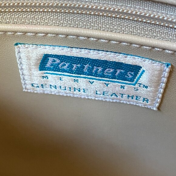 Partners Mervyns Ivory Genuine Leather Crossbody Shoulder Bag - Picture 8 of 10